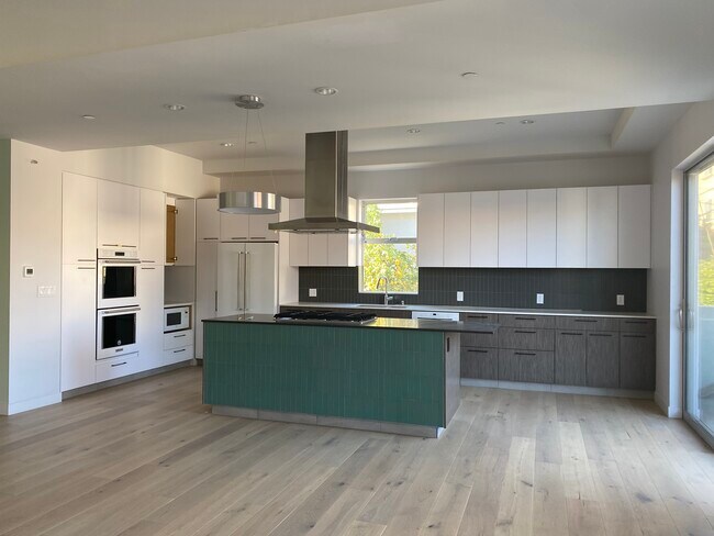 Kitchen - 1854 Stoner Ave