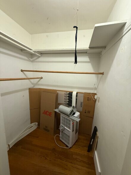 Main Walk-In Closet - 1775 Kelton Ave