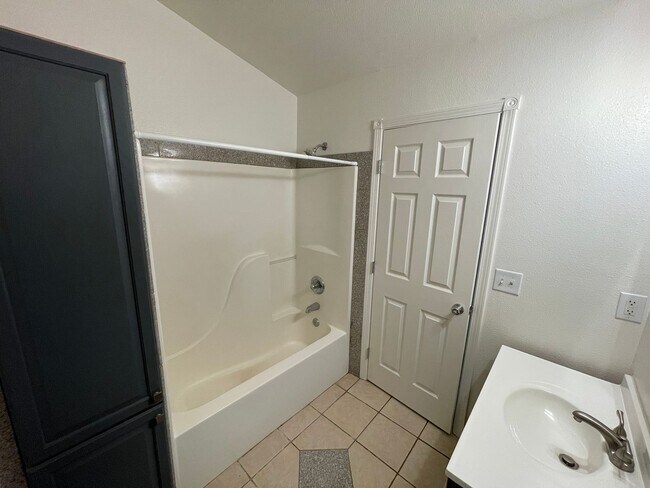Building Photo - 14772 Holmwood Dr