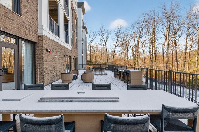 Building Photo - 76 Old Mill Bottom Rd N