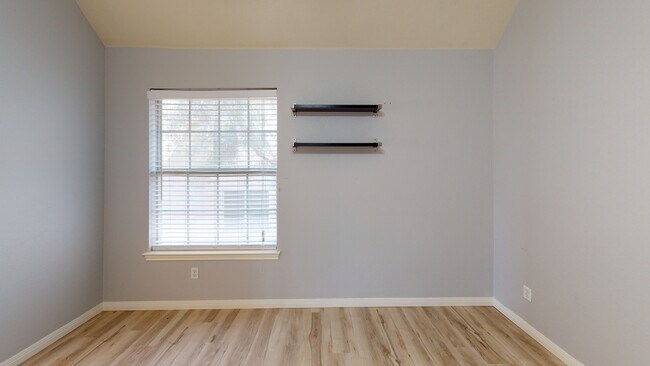 Building Photo - 15224 Calaveras Dr