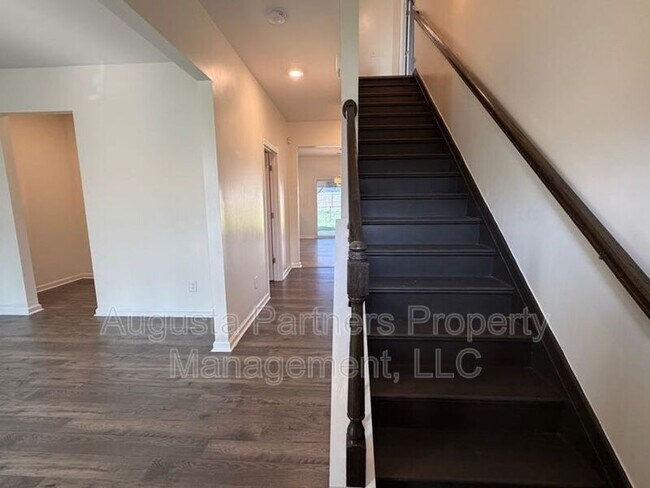 Building Photo - 1097 Sapphire Dr