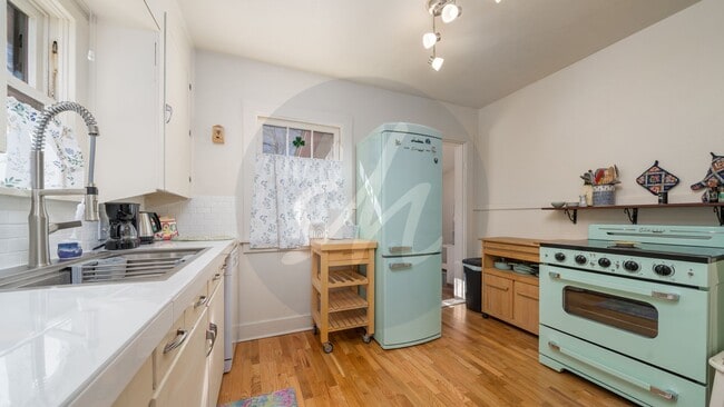 Building Photo - Historic Downtown Home