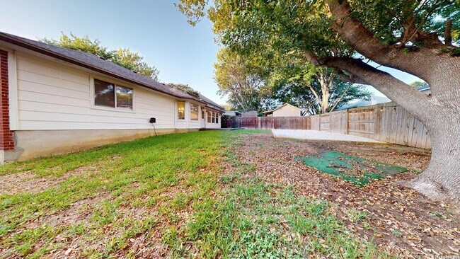Building Photo - 1009 Crimson Cove Dr