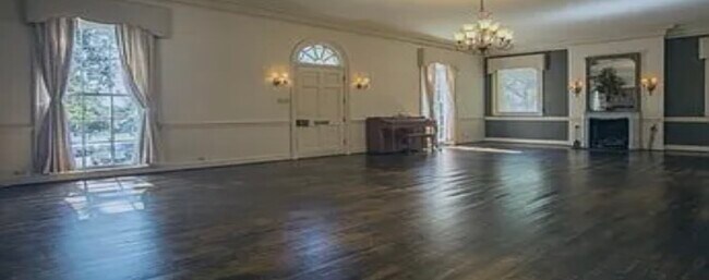 Building Photo - 401 James St