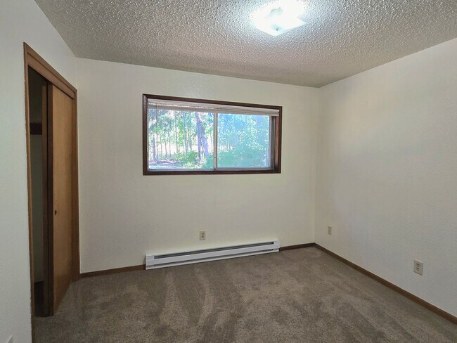 Building Photo - 2502 E Sunset Dr