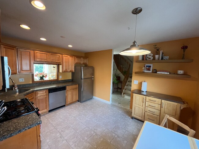 Building Photo - 62 Fox Run Ct