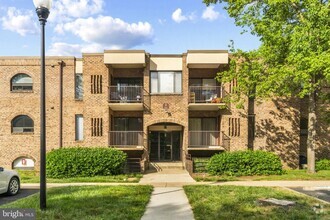 Building Photo - 9 Silverwood Cir