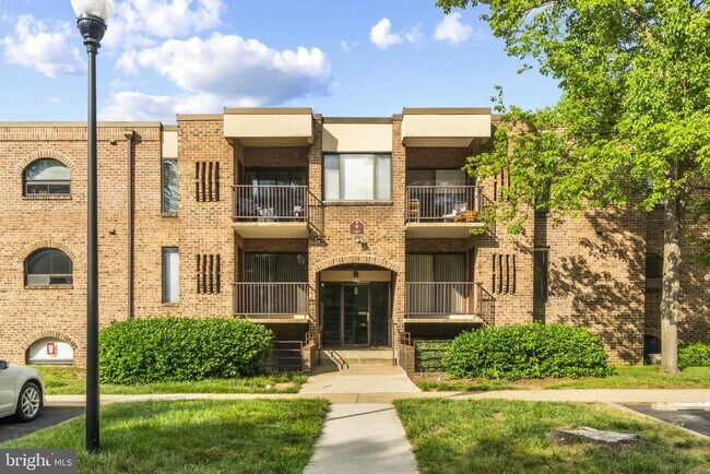 Primary Photo - 9 Silverwood Cir