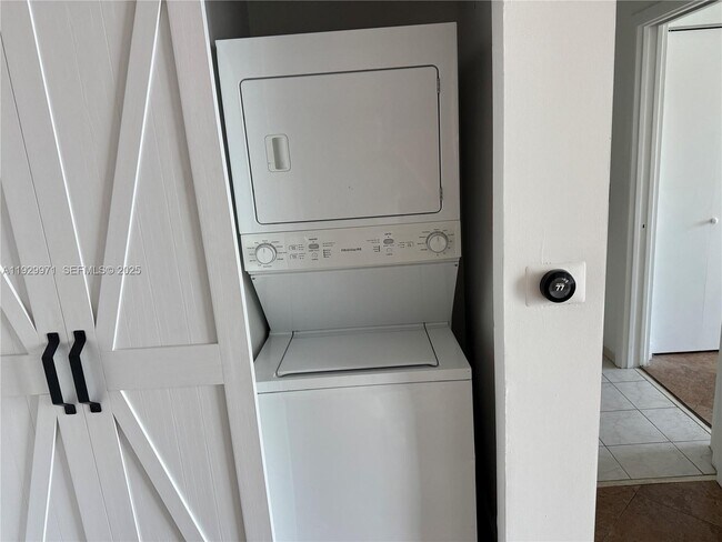 Building Photo - 2275 Biscayne Blvd Blvd