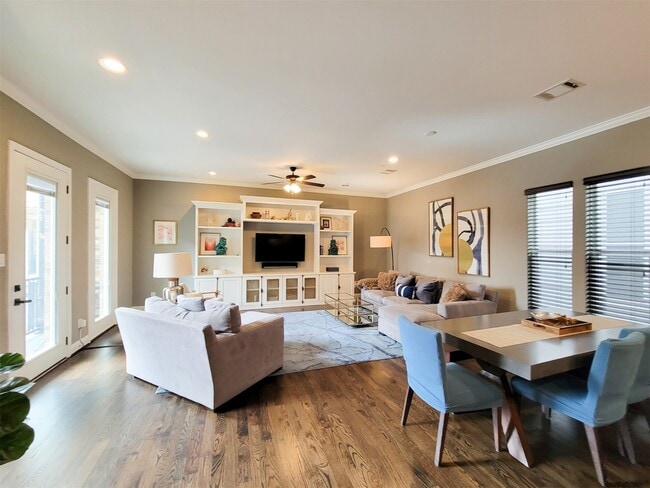 Building Photo - 925 W 19th St