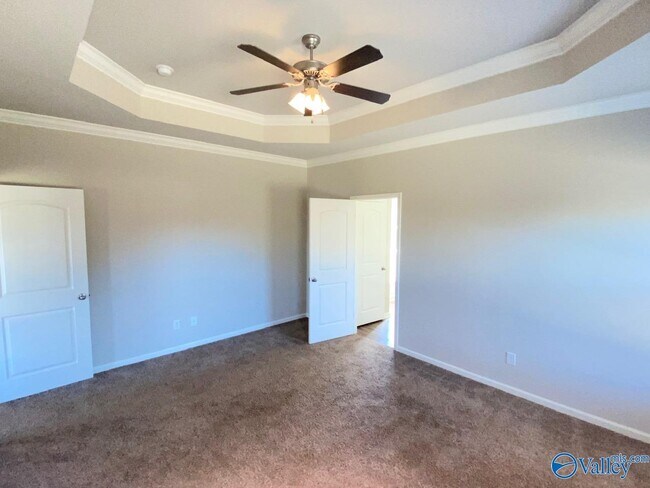 Building Photo - 609 Willow Crest Ln SW