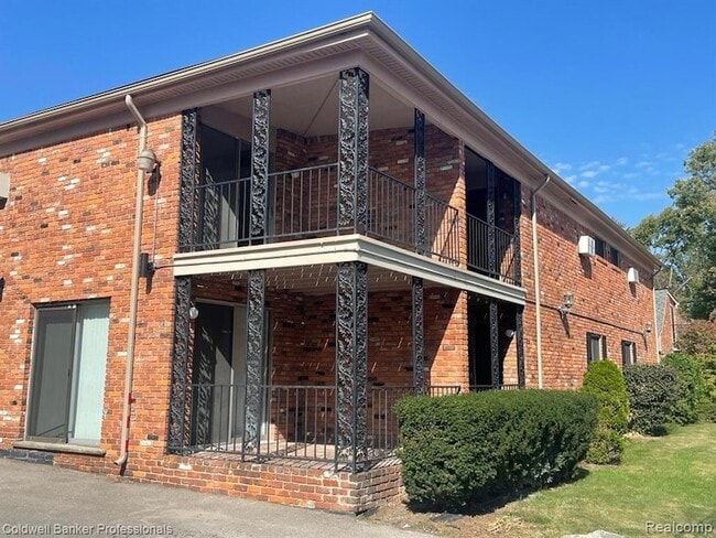 Building Photo - 620 E Lincoln Ave