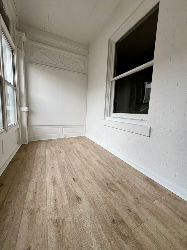 Building Photo - Newly Renovated 3-Bedroom Townhouse in Elmwood Park! Available mid-May! PHA VOUCHERS ACCEPTED!