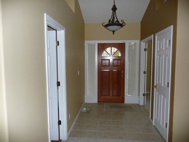 Building Photo - Spacious, West Salem Home