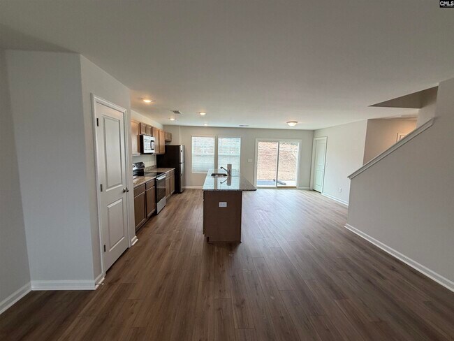 Building Photo - 3040 Hallsdale Dr