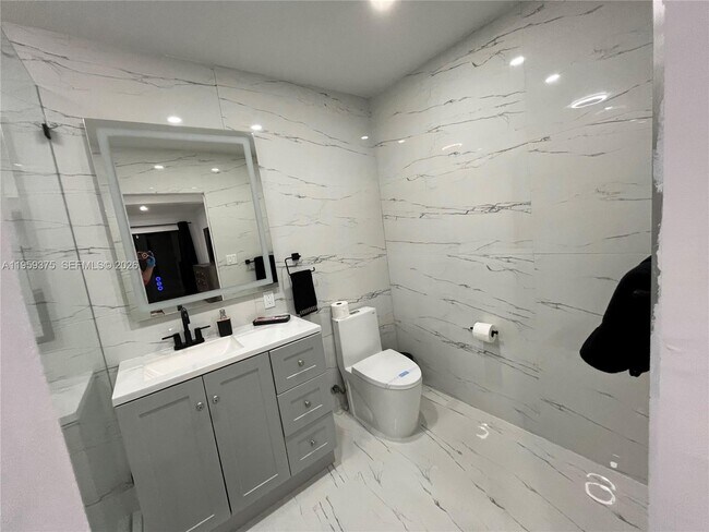 Building Photo - 39 SE 7th St