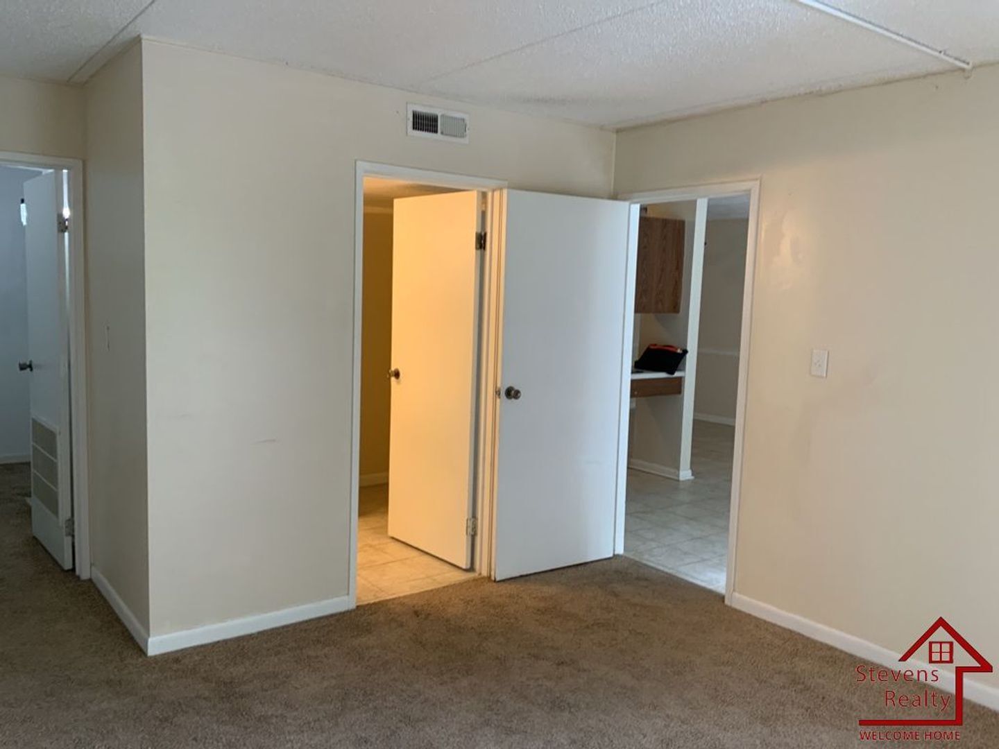 Building Photo - 915 S Seminole Dr