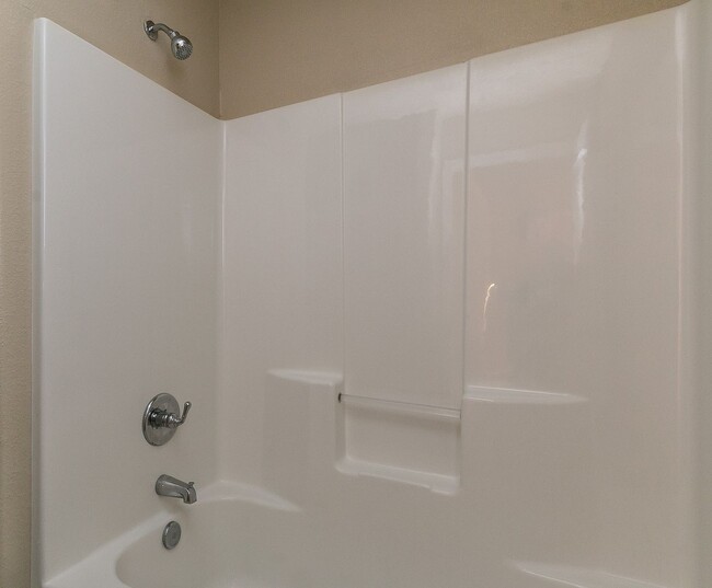 Building Photo - Three bedroom townhome in Tradewinds