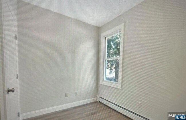 Building Photo - 453 Banta Ave