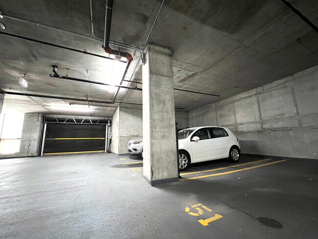 Building Photo - 210 S Desplaines St