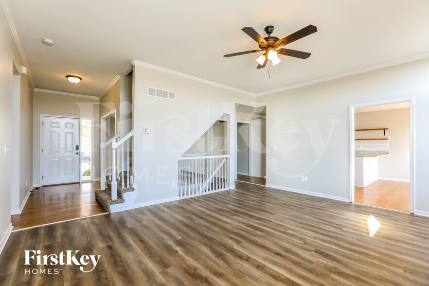 Building Photo - 819 Trailway Dr
