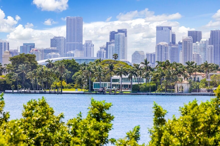 Building Photo - 1000 West Ave