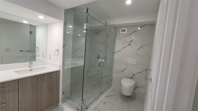 Building Photo - 6039 Collins Ave