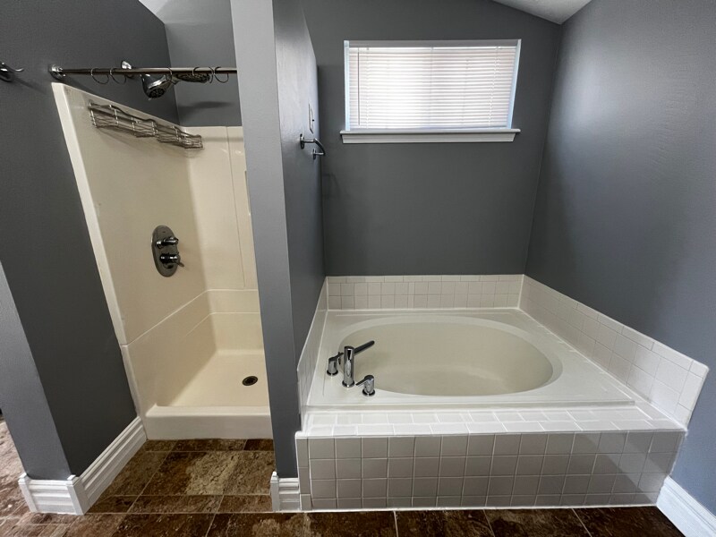 Building Photo - 9240 Crossing Dr