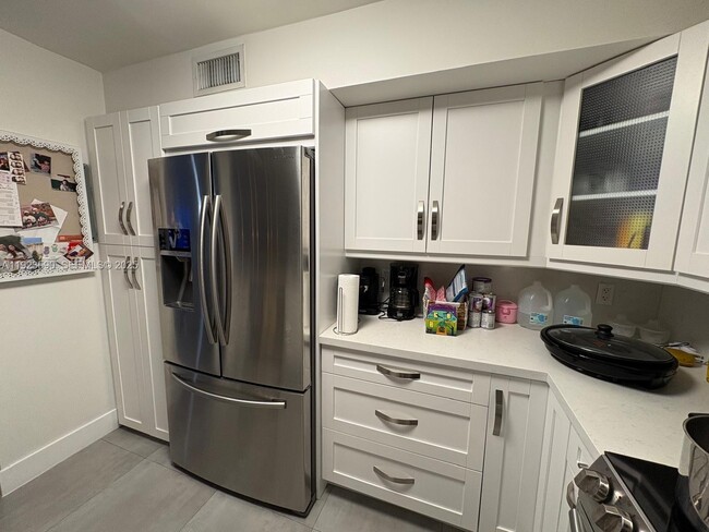 Building Photo - 7119 SW 105th Ct