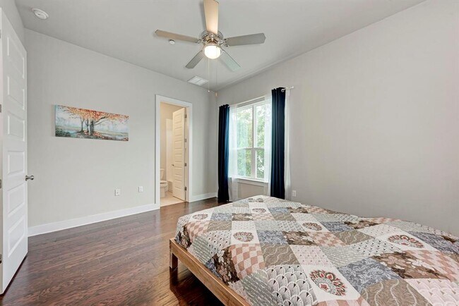 Building Photo - 3108 E 51st St