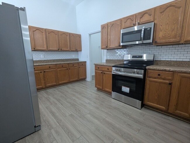 Building Photo - Now Available - Non Conforming 3 Bedroom, ...
