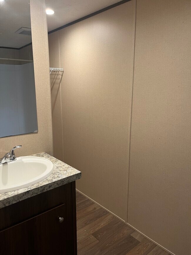 Building Photo - 4374 Loys Dr