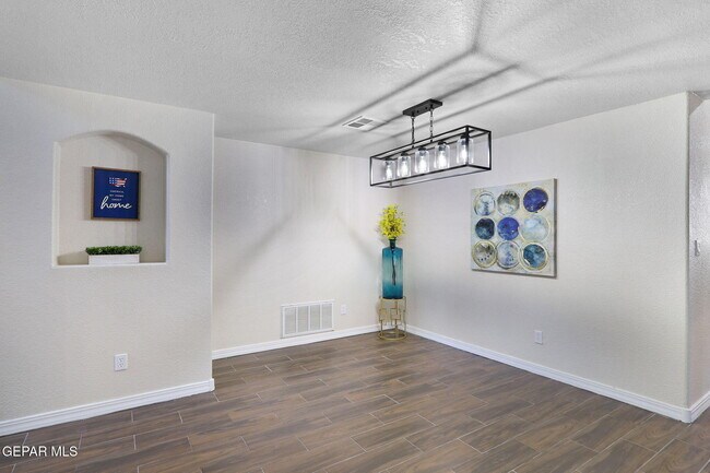 Building Photo - 3121 Tierra Paola Ln