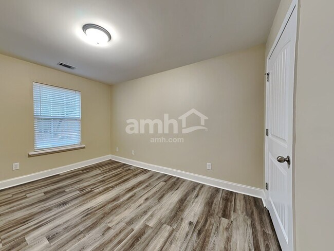 Building Photo - 2 Ristona Dr