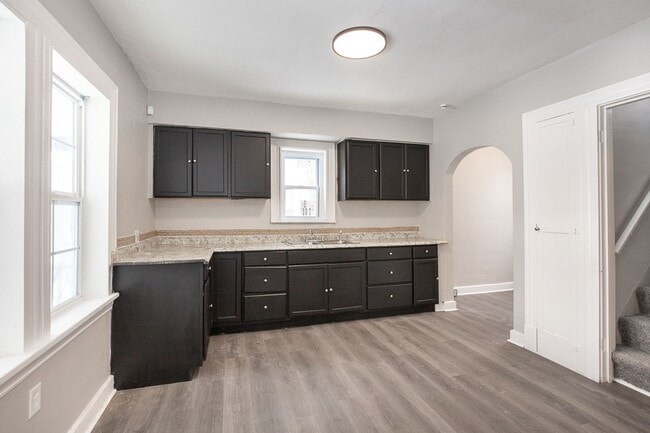 Building Photo - NEWLY RENOVATED! - 3 BED, 1.5 BATH BEAUTIFUL SINGLE- FAMILY HOME.