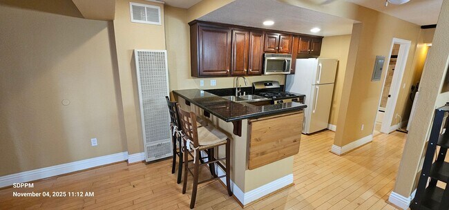 Building Photo - UTC - LA JOLLA - The Venetian - Nice STUDI...