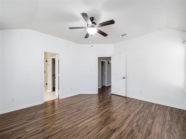 Building Photo - 4918 Villas Dr