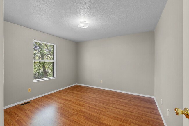 Building Photo - Charming Home In Jackson