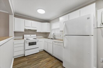 Building Photo - 1223 W 25th St