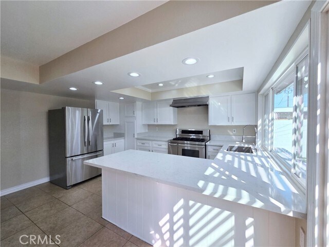 Building Photo - 926 E Bastanchury Rd