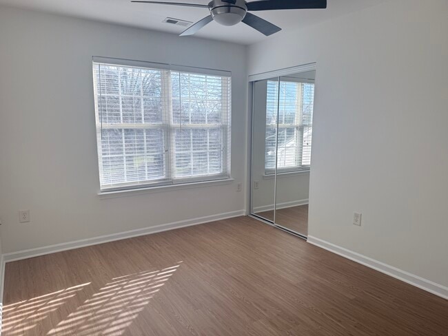 Building Photo - 9420 Meadowmont View Dr