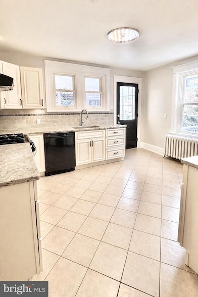 Building Photo - 1203 Cherry St