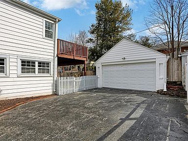 Garage for two cars with remote. - 5101 Boulevard Pl