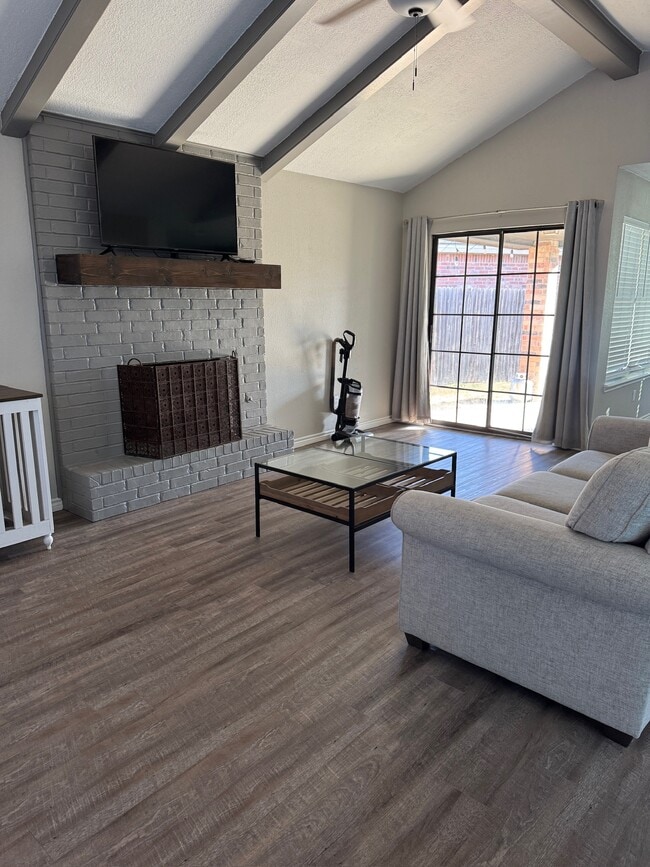 Building Photo - 304 N Essex Dr