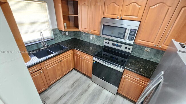 Building Photo - 5046 SW 145th Ave