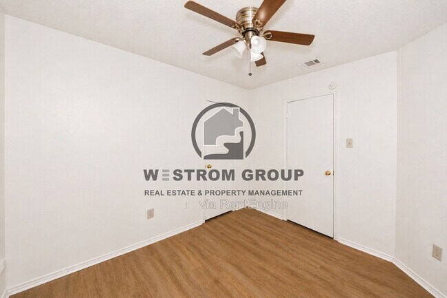 Building Photo - 316 Crowe Dr