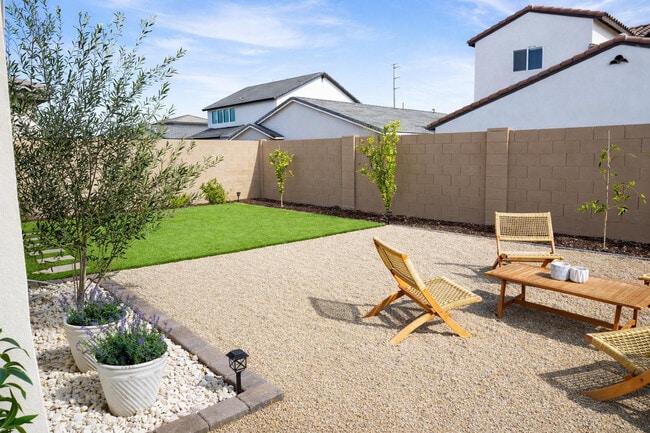 Building Photo - 12091 N San Clemente St