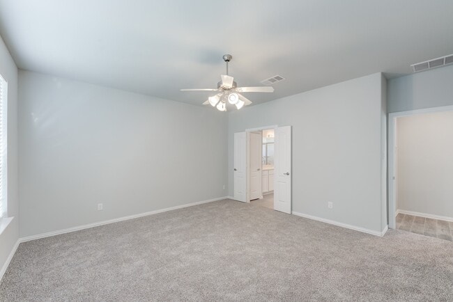 Building Photo - 1225 Red Hills Dr