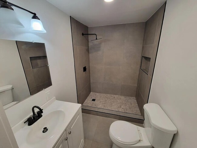 Building Photo - 5811 Bramble Ave